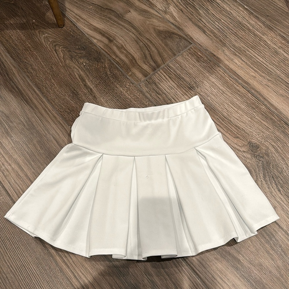 Moa Moa girls white pleaded skirt, girls medium